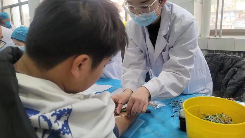 选择培训机构时，首先要了解其资质和背景。正规、有实力的培训机构通常具备以下条件：